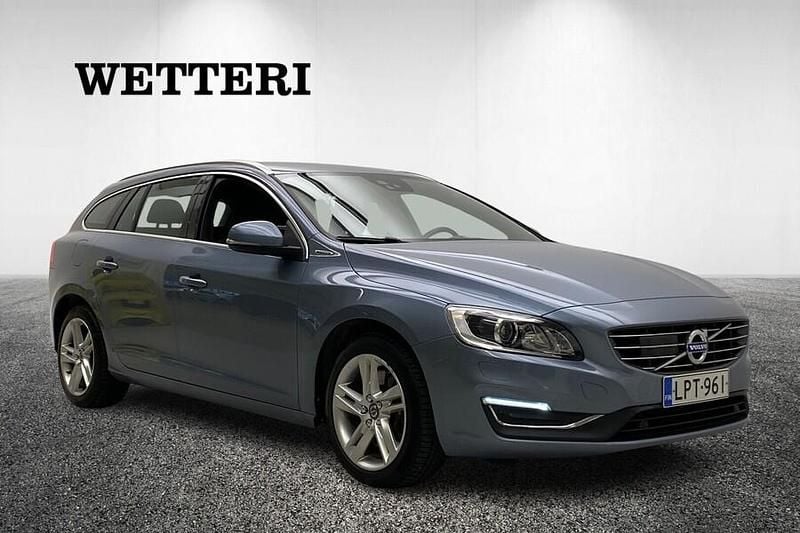 Sininen Käytetty 2018 Volvo V60 Summum Farmari | 15 400 € (Supertarjous) - Kuva 1/4