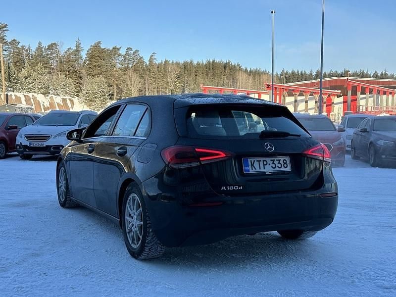 Käytetty Mercedes A180 Business 116 HP (85 kW) 2019 Viistoperä