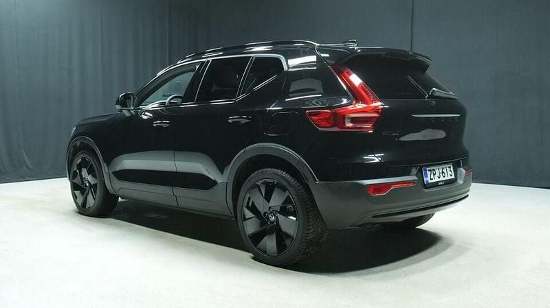 Käytetty Volvo EX40 Performance 325 kW (442 HP) 2024 Musta Katumaasturi