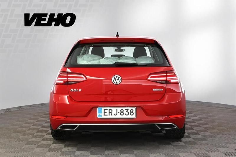 Käytetty VW Golf VII Highline 131 HP (96 kW) 2019 Punainen Viistoperä