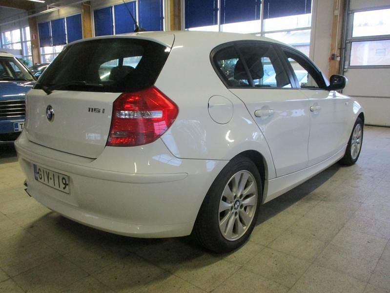 Käytetty BMW 116 122 HP (89 kW) 2010 Valkoinen Viistoperä