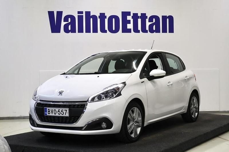 Käytetty Peugeot 208 Signature Sky 110 HP (80 kW) 2019 Valkoinen Viistoperä