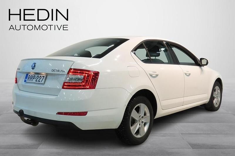 Käytetty Skoda Octavia Elegance 140 HP (102 kW) 2014 Valkoinen Viistoperä