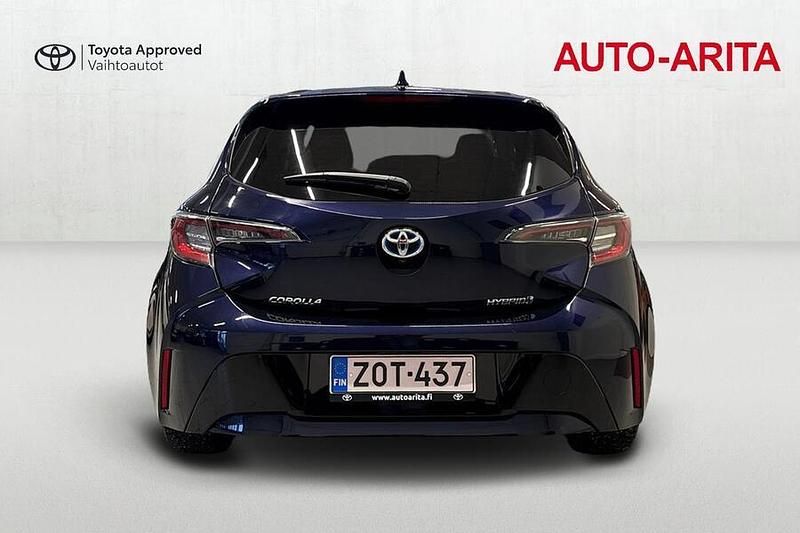 Käytetty Toyota Corolla Edition 122 HP (89 kW) 2023 Sininen Viistoperä