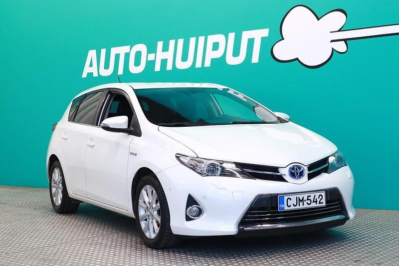 Käytetty Toyota Auris Hybrid Premium 99 HP (72 kW) 2014 Viistoperä
