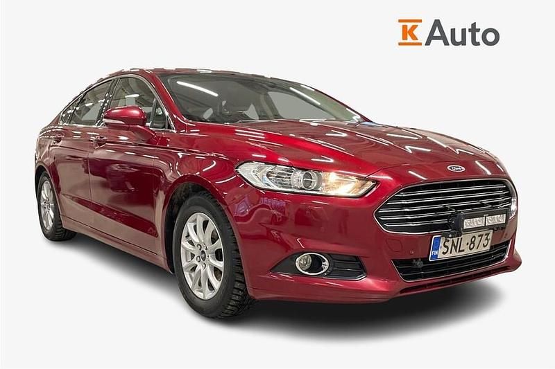 Käytetty Ford Mondeo Titanium 120 HP (88 kW) 2015 Punainen Viistoperä