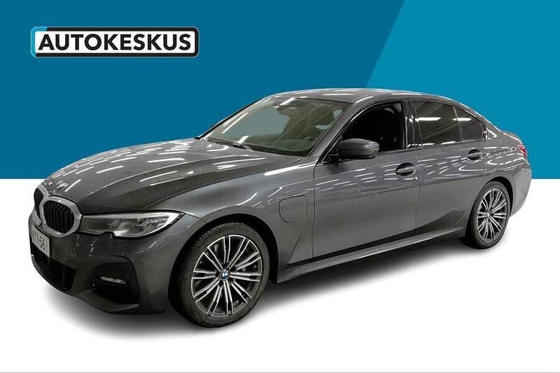 Harmaa Käytetty 2020 BMW 330e M Sport Sedan | 26 990 € (Perustarjous) - Kuva 1/2