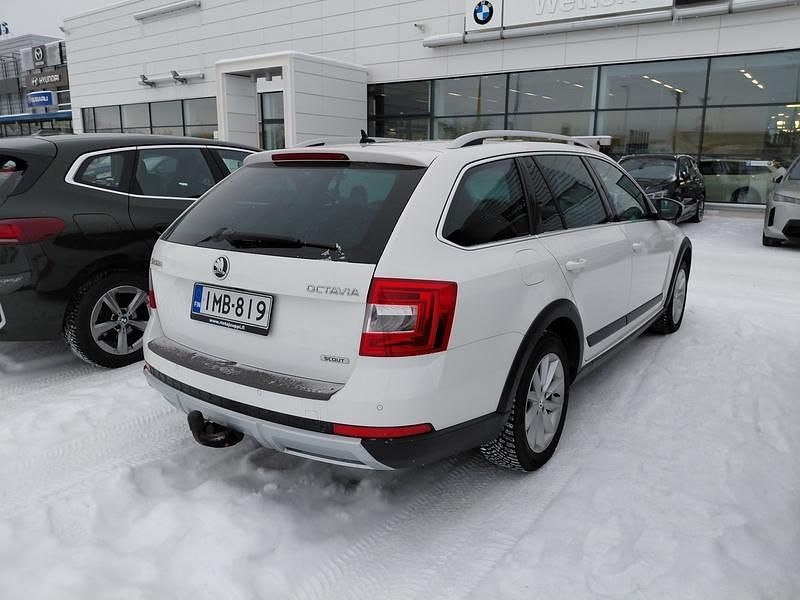 Käytetty Skoda Octavia 184 HP (135 kW) 2015 Valkoinen Viistoperä