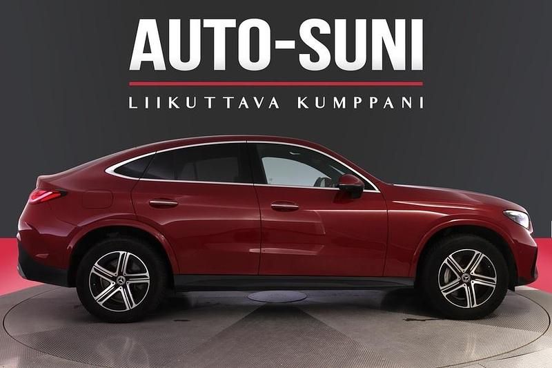 Käytetty Mercedes GLC300e Business 313 HP (230 kW) 2023 Punainen Coupe - kaksiovinen