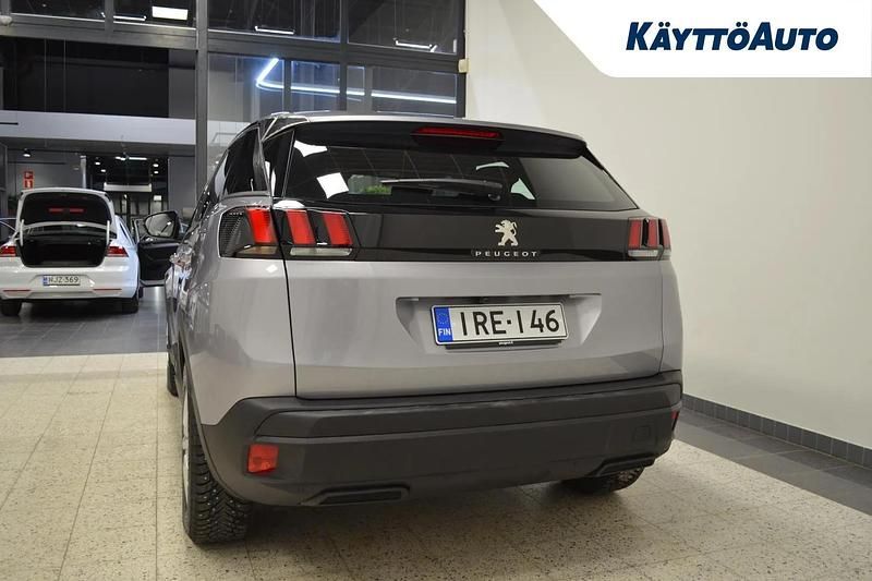 Käytetty Peugeot 3008 Active 180 HP (132 kW) 2023 Harmaa Katumaasturi