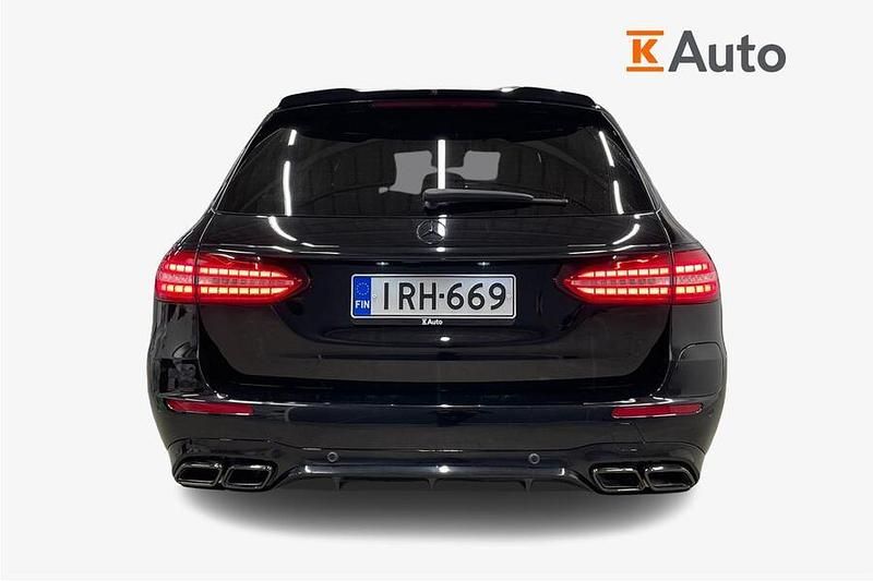 Käytetty Mercedes E300 Avantgarde 211 HP (155 kW) 2021 Musta Farmari