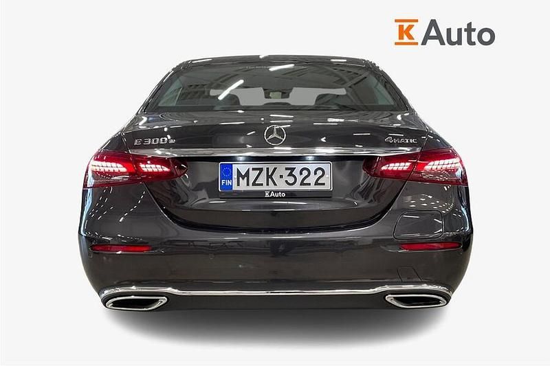 Käytetty Mercedes E300 Avantgarde 211 HP (155 kW) 2021 Harmaa Sedan