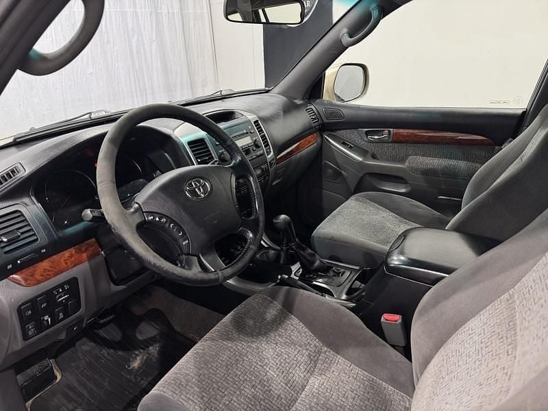 Käytetty Toyota Land Cruiser Luxury 173 HP (127 kW) 2008 Ruskea Katumaasturi