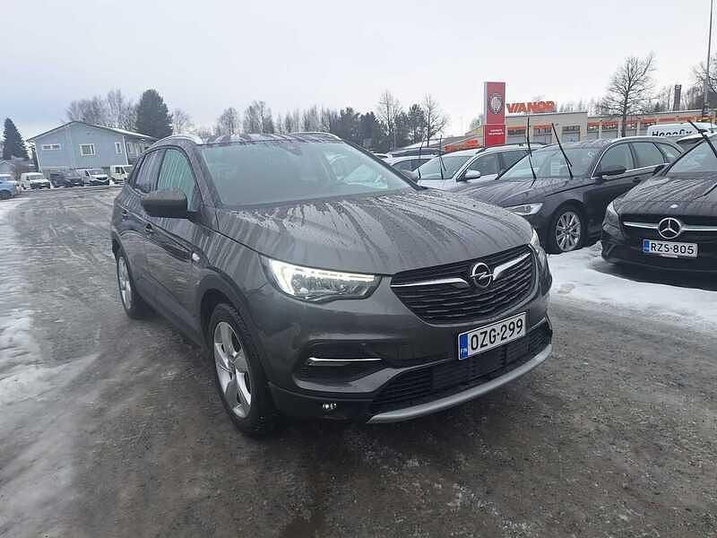Käytetty Opel Grandland X Innovation 224 HP (164 kW) 2021 Katumaasturi
