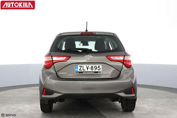 Käytetty Toyota Yaris Active 112 HP (82 kW) 2018 Harmaa Viistoperä