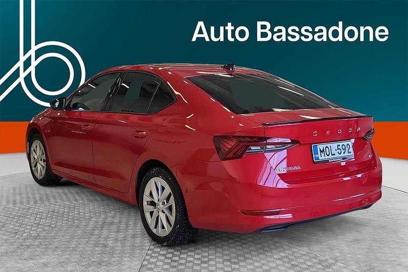 Käytetty Skoda Octavia Ambition 204 HP (150 kW) 2022 Sedan