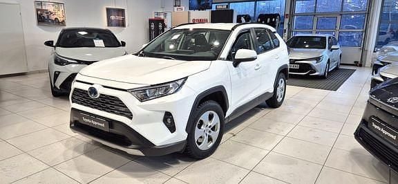 Käytetty Toyota RAV4 Edition 176 HP (129 kW) 2022 Valkoinen Katumaasturi