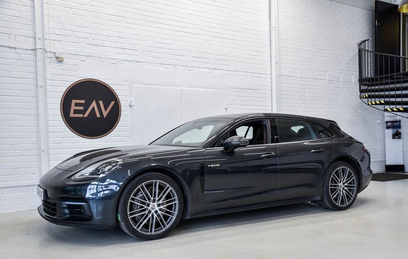 Harmaa Käytetty 2018 Porsche Panamera 4 Sport Turismo Sedan | 53 800 € (Supertarjous) - Kuva 1/4