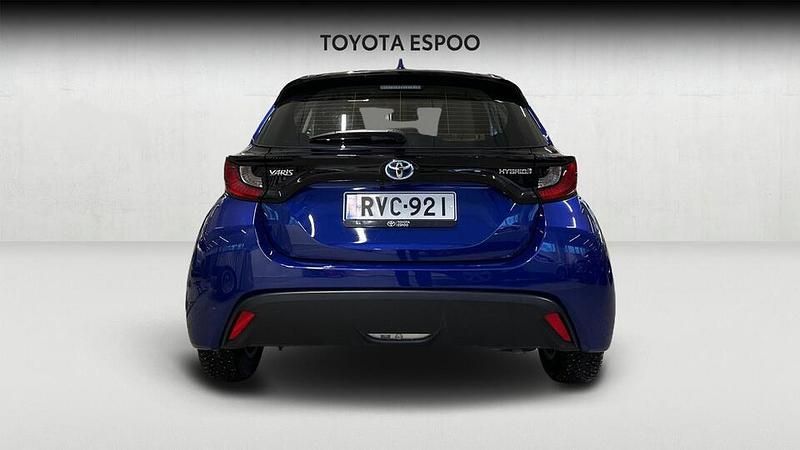 Käytetty Toyota Yaris Hybrid Active 116 HP (85 kW) 2023 Viistoperä