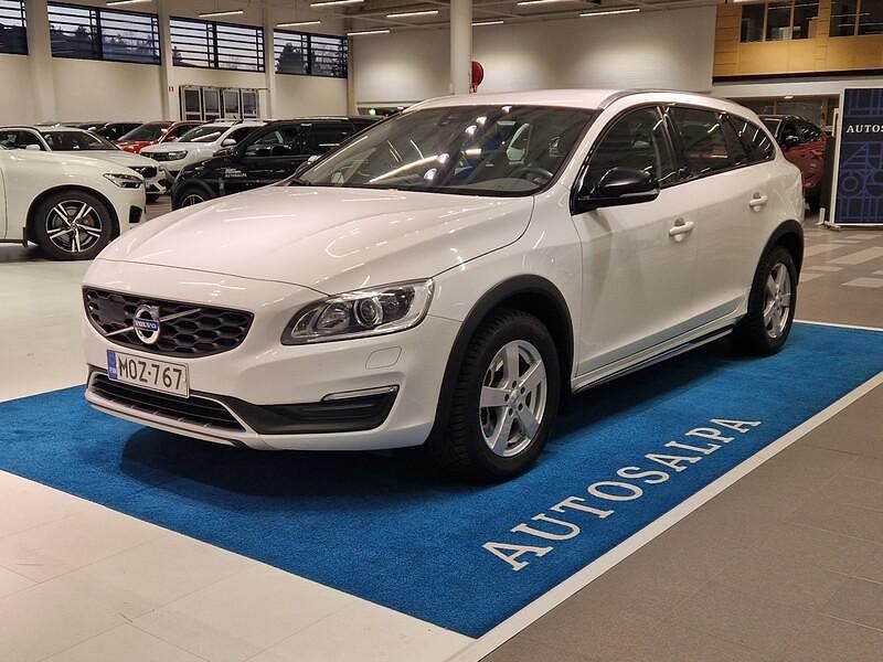Käytetty Volvo V60 CC Momentum 190 HP (139 kW) 2016 Valkoinen Farmari