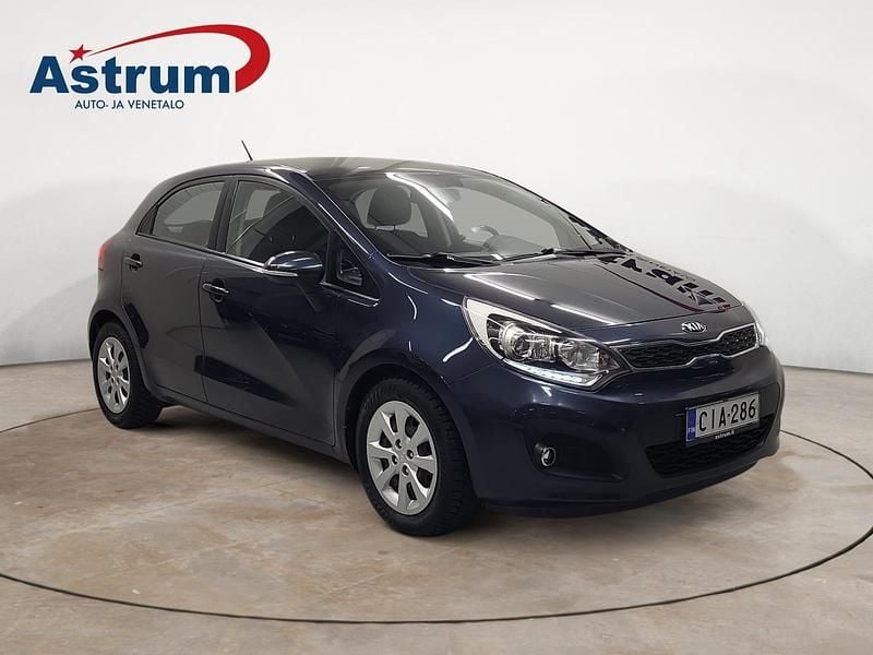 Käytetty Kia Rio LX 109 HP (80 kW) 2013 Sininen Viistoperä