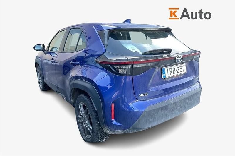 Käytetty Toyota Yaris Cross Active 116 HP (85 kW) 2023 Sininen Katumaasturi
