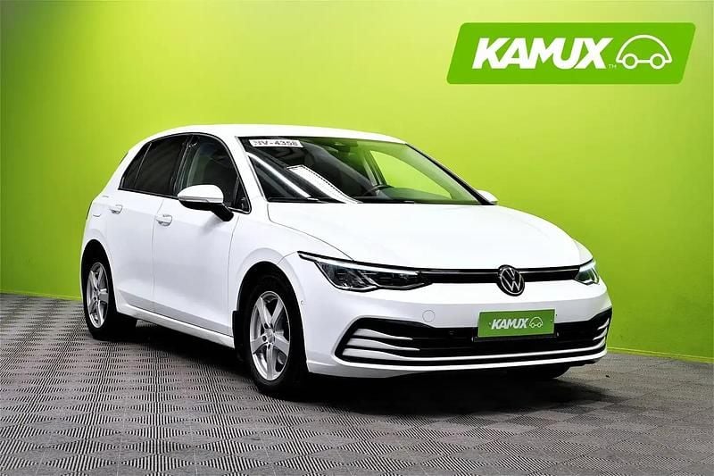 Valkoinen Käytetty 2023 VW Golf Comfortline Sedan | 15 390 € (Hyvä tarjous) - Kuva 1/4