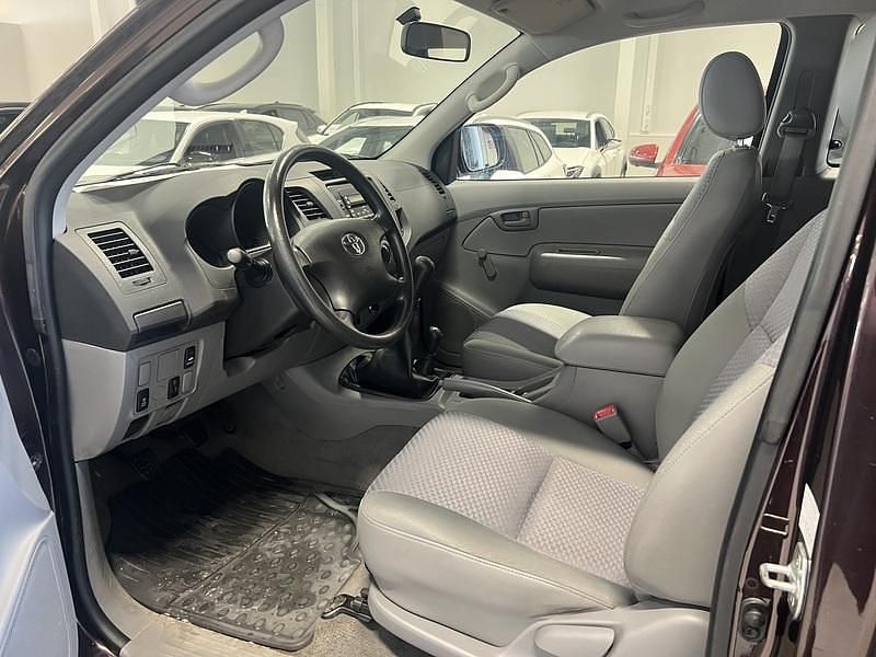 Käytetty Toyota HiLux 120 HP (88 kW) 2007 Nouto