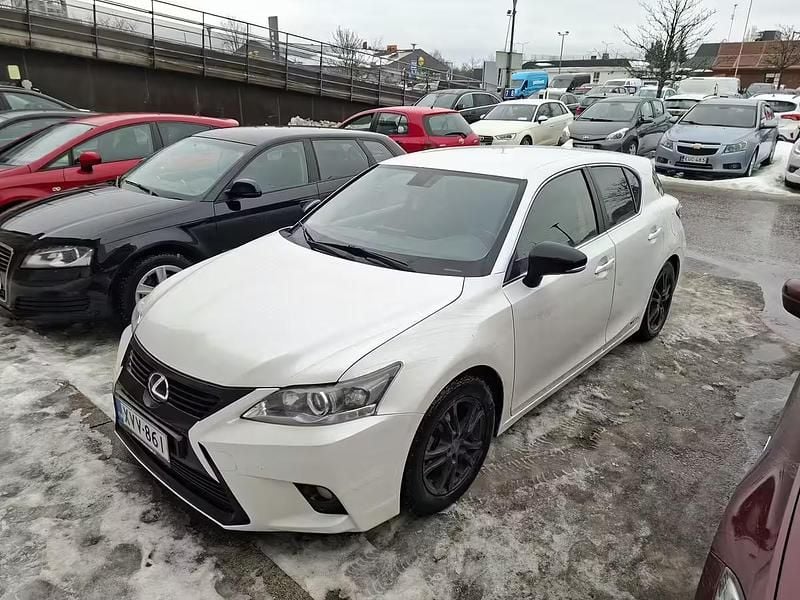Käytetty Lexus CT200h Business Edition 99 HP (72 kW) 2015 Viistoperä