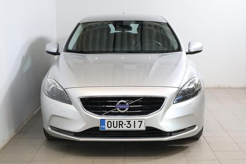 Käytetty Volvo V40 Business Edition 114 HP (83 kW) 2015 Valkoinen Viistoperä