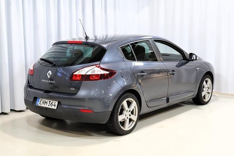 Käytetty Renault Mégane III LIMITED 116 HP (85 kW) 2015 Harmaa Viistoperä