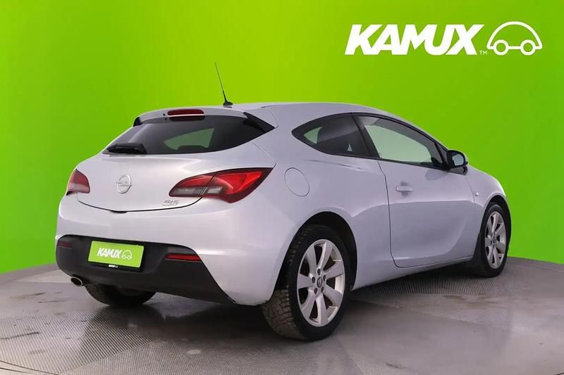 Käytetty Opel Astra GTC 140 HP (102 kW) 2012 Valkoinen Sedan