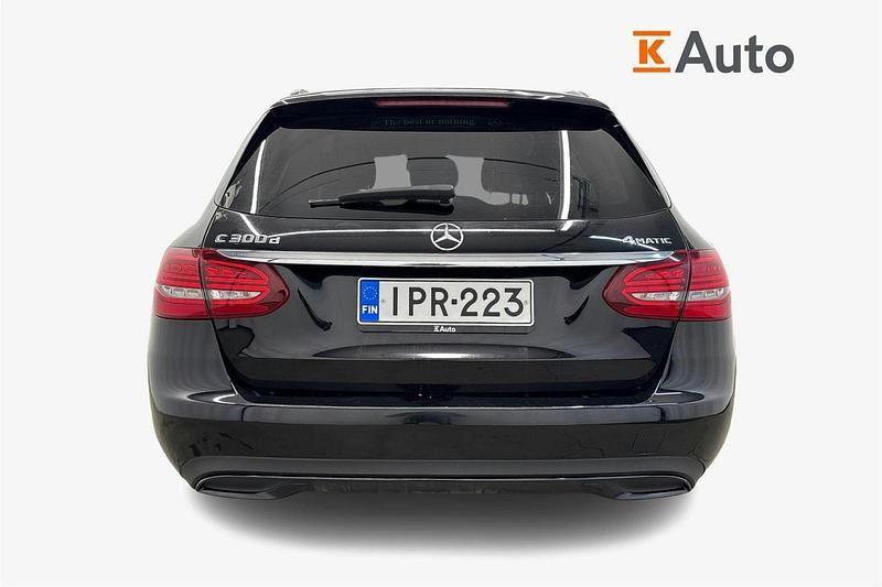 Käytetty Mercedes C300 Business 245 HP (180 kW) 2020 Musta Farmari