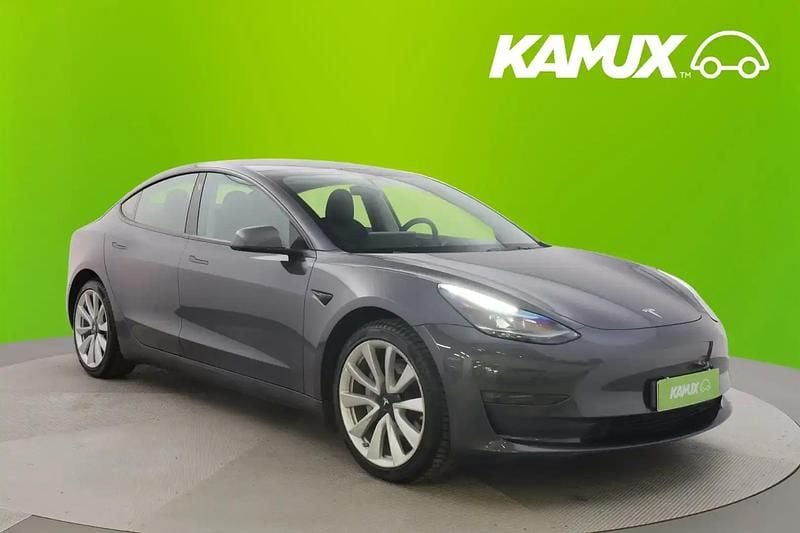 Hopea / harmaa Käytetty 2022 Tesla Model 3 Sedan | 33 380 € (Perustarjous) - Kuva 1/4