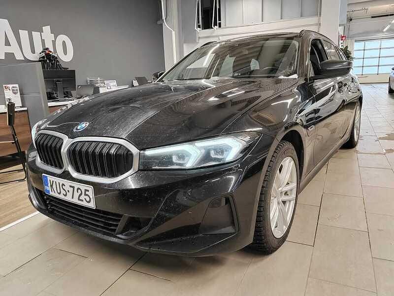 Käytetty 2022 BMW 330e Farmari | 26 860 € (Perustarjous) - Kuva 1/1