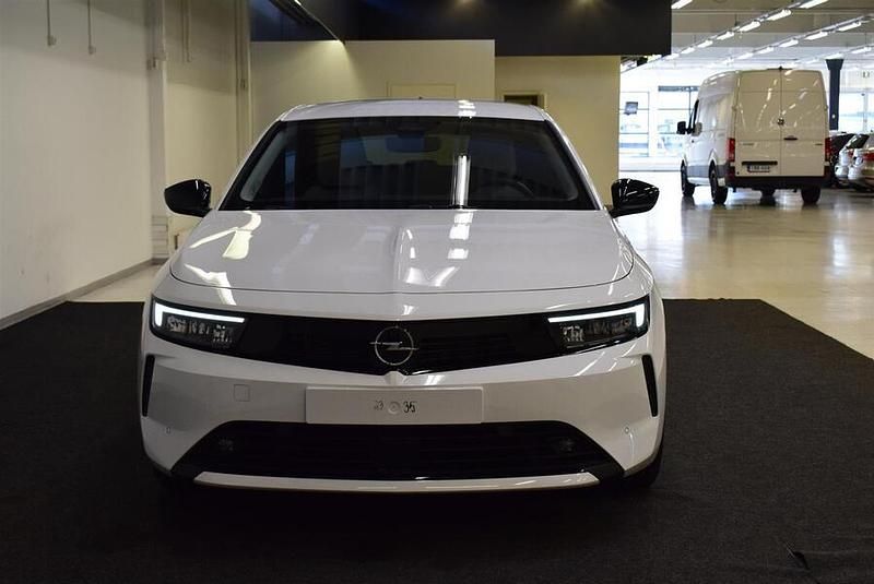 Käytetty Opel Astra Innovation 180 HP (132 kW) 2023 Viistoperä