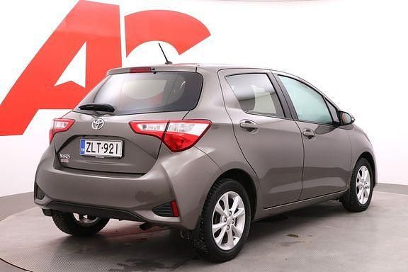 Käytetty Toyota Yaris Active 112 HP (82 kW) 2018 Harmaa Viistoperä