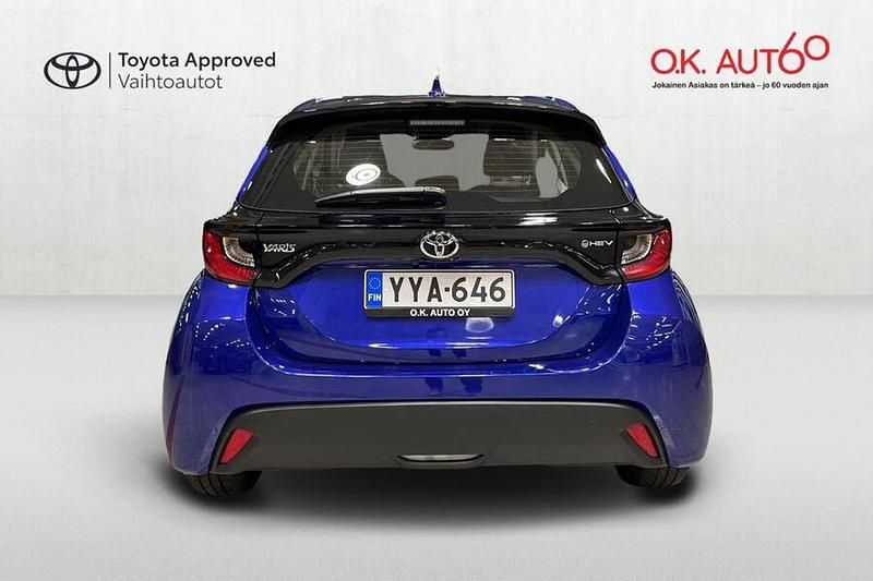 Käytetty Toyota Yaris Hybrid 116 HP (85 kW) 2024 Sininen Viistoperä