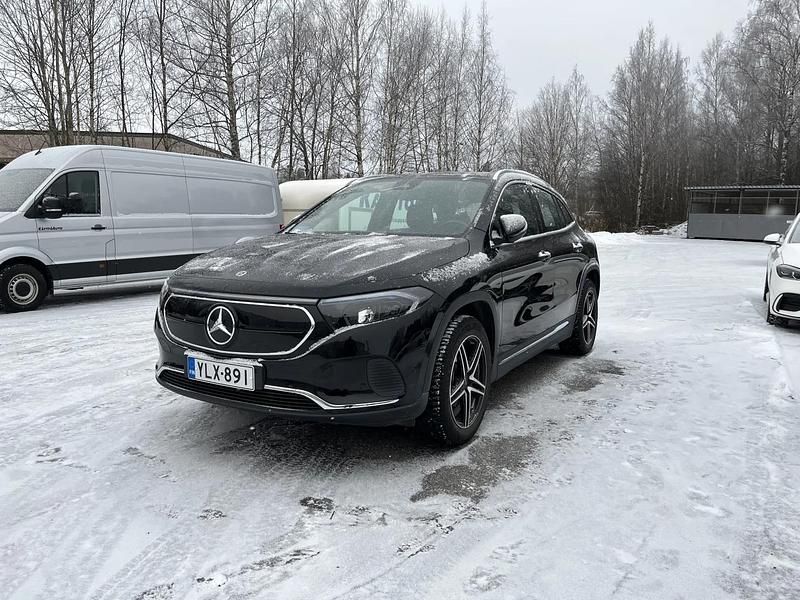 Käytetty Mercedes EQA250 Business 139 kW (190 HP) 2023 Musta Katumaasturi