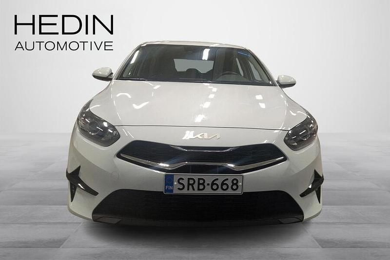 Käytetty Kia Ceed LX 120 HP (88 kW) 2025 Valkoinen Viistoperä