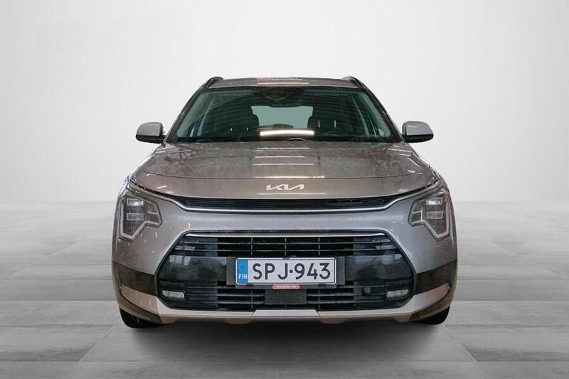 Käytetty Kia Niro EX 182 HP (133 kW) 2023 Harmaa Katumaasturi