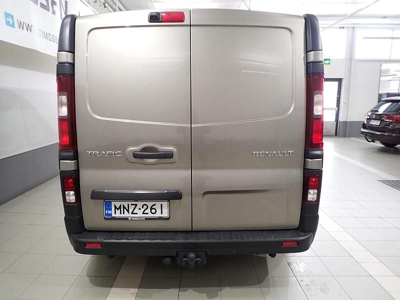 Käytetty Renault Trafic 170 HP (125 kW) 2009 Glacier valkoin Tila-auto