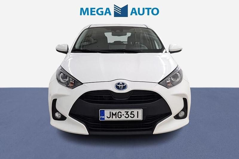 Käytetty Toyota Yaris Hybrid Active 116 HP (85 kW) 2021 Valkoinen Viistoperä