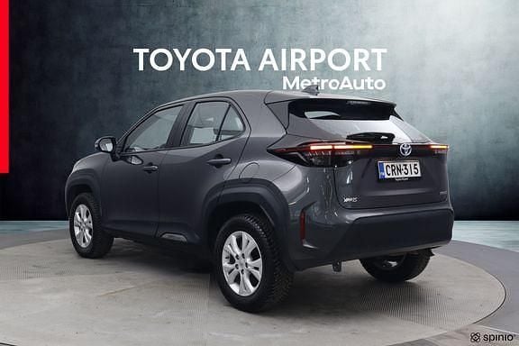 Käytetty Toyota Yaris Cross Active 116 HP (85 kW) 2023 Harmaa Katumaasturi