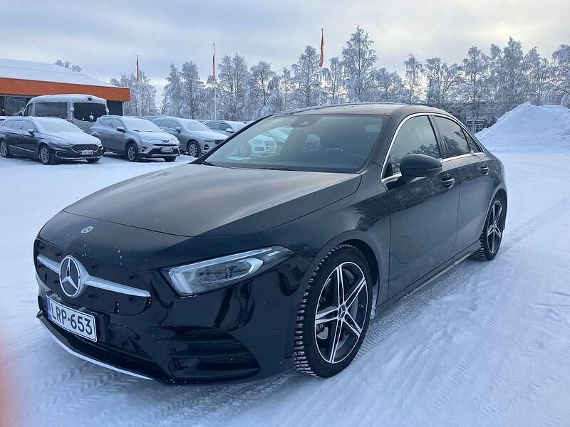 Käytetty Mercedes A180 Business 116 HP (85 kW) 2023 Sedan