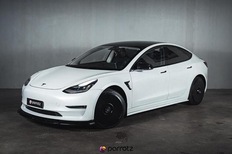 Käytetty Tesla Model 3 Performance 355 kW (483 HP) 2019 Sedan