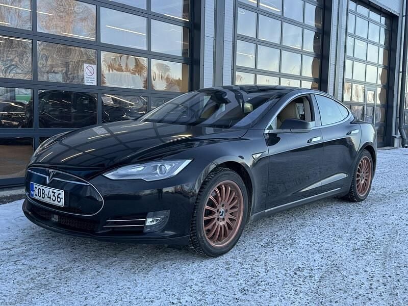 Käytetty 2015 Tesla Model S Viistoperä | 17 950 € (Hyvä tarjous) - Kuva 1/2