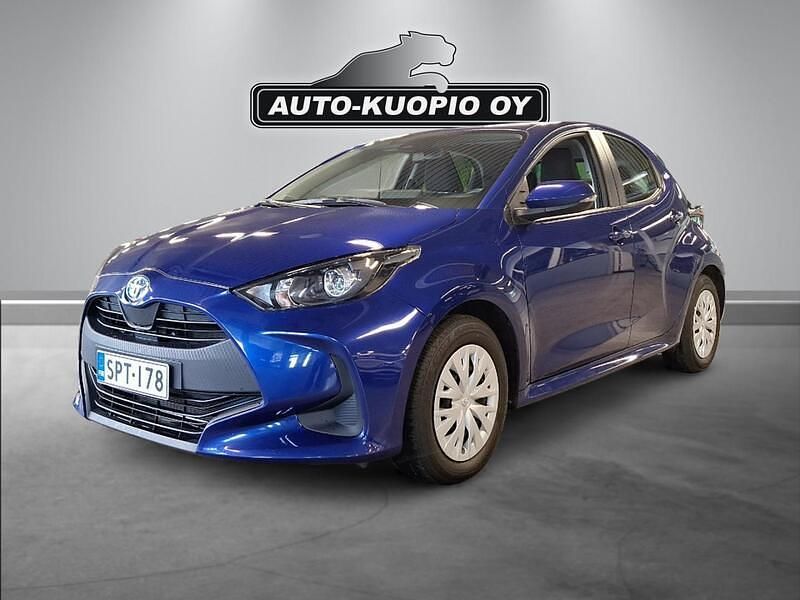 Käytetty Toyota Yaris Hybrid Active 116 HP (85 kW) 2024 Sininen Viistoperä