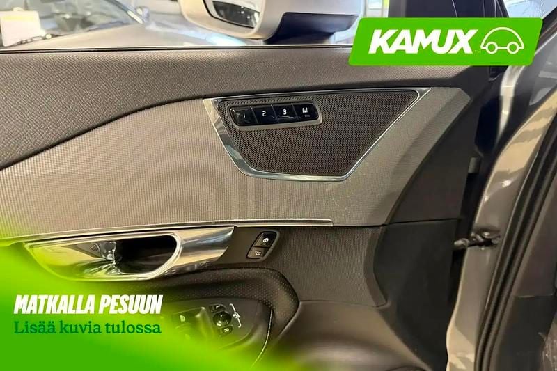 Käytetty Volvo XC90 R-Design 320 HP (235 kW) 2016 Hopea / harmaa Katumaasturi