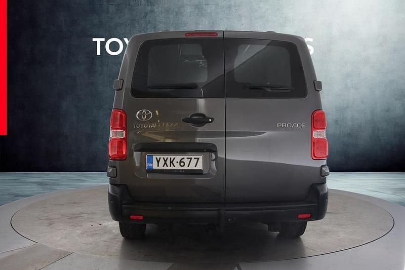 Käytetty Toyota Proace 177 HP (130 kW) 2021 Harmaa Tila-auto